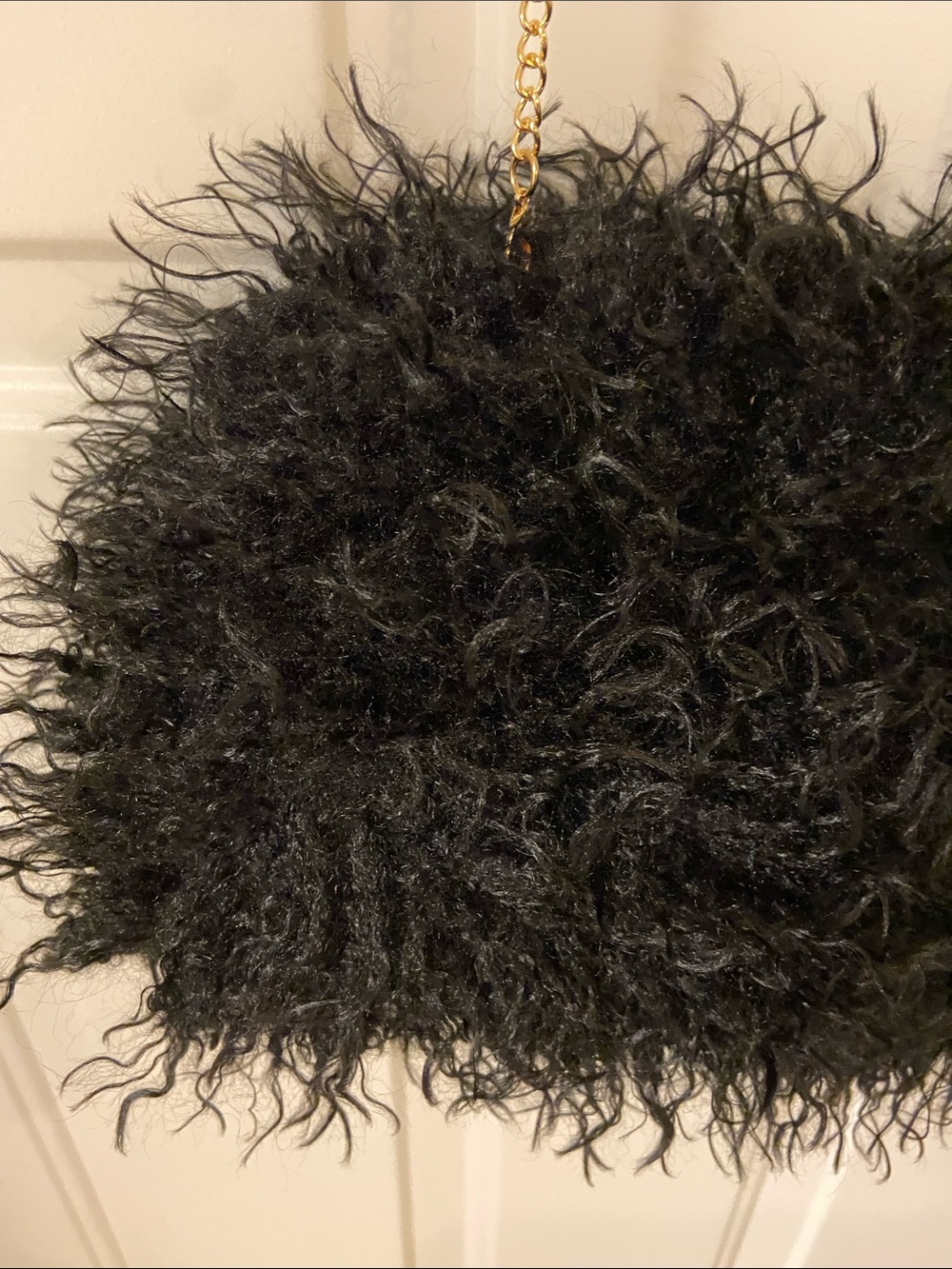 🖤Haute Hippie Black Feathered ~Faux Fur Crossbody Bag with Gold Chain🖤 - Picture 5 of 12